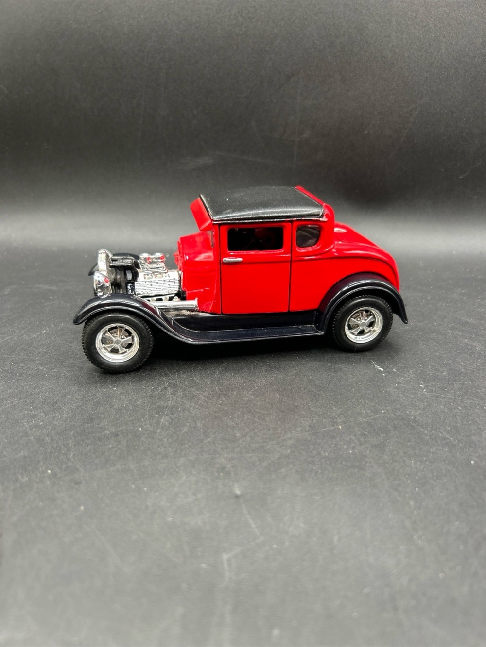 Classic 1929 coupe Red Hot Rod Die-Cast Toy Car with Black Roof